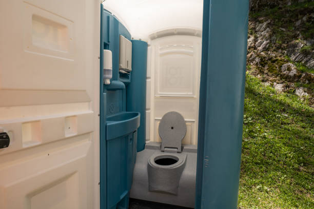 Portable Toilet Options We Offer in Marquette Heights, IL